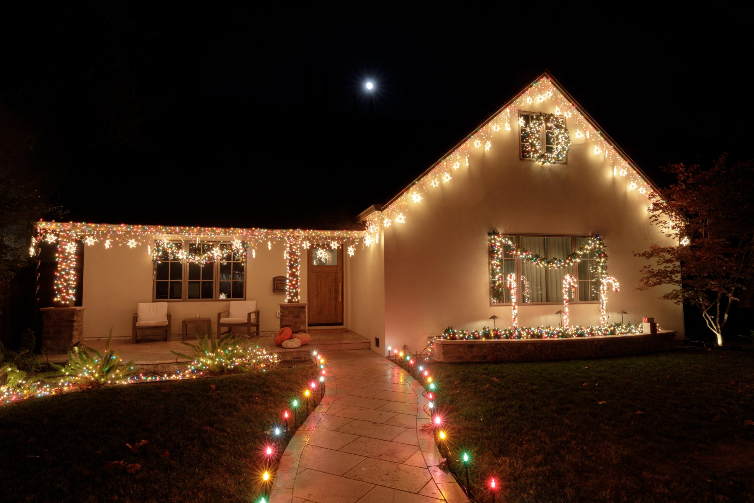 Brighten Your Holidays: Why Battleborn Painting in Reno, NV Offers the Best Christmas Light Installation Services